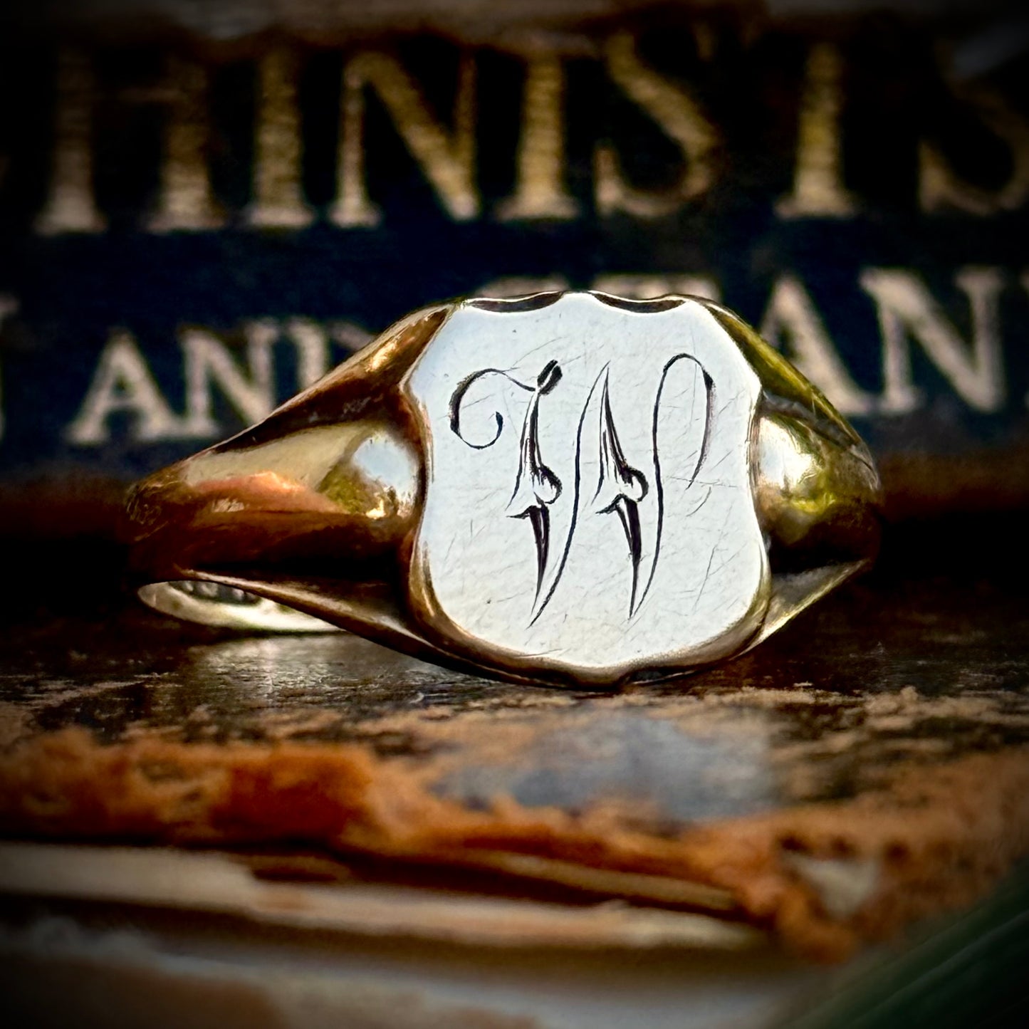 Antique Monogram 'W' Signet Ring in 18 Carat Gold