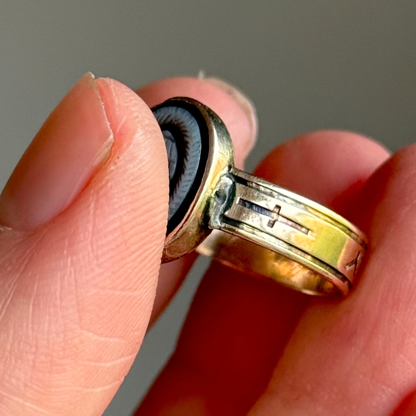 Antique Victorian Sardonyx Urn Mourning Ring in 9 Carat Gold