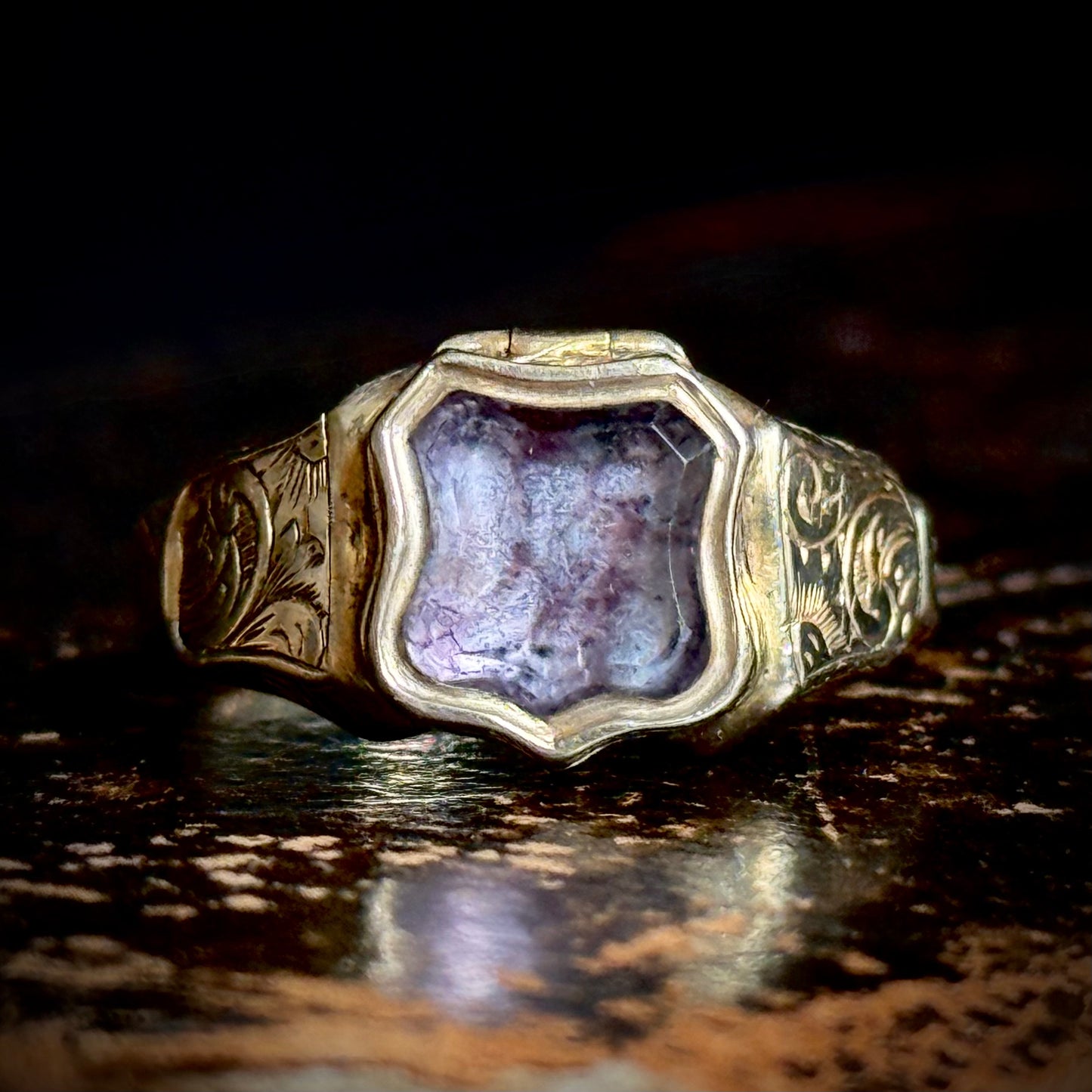 Antique Victorian Hinged Locket Signet Ring in 9 Carat Gold