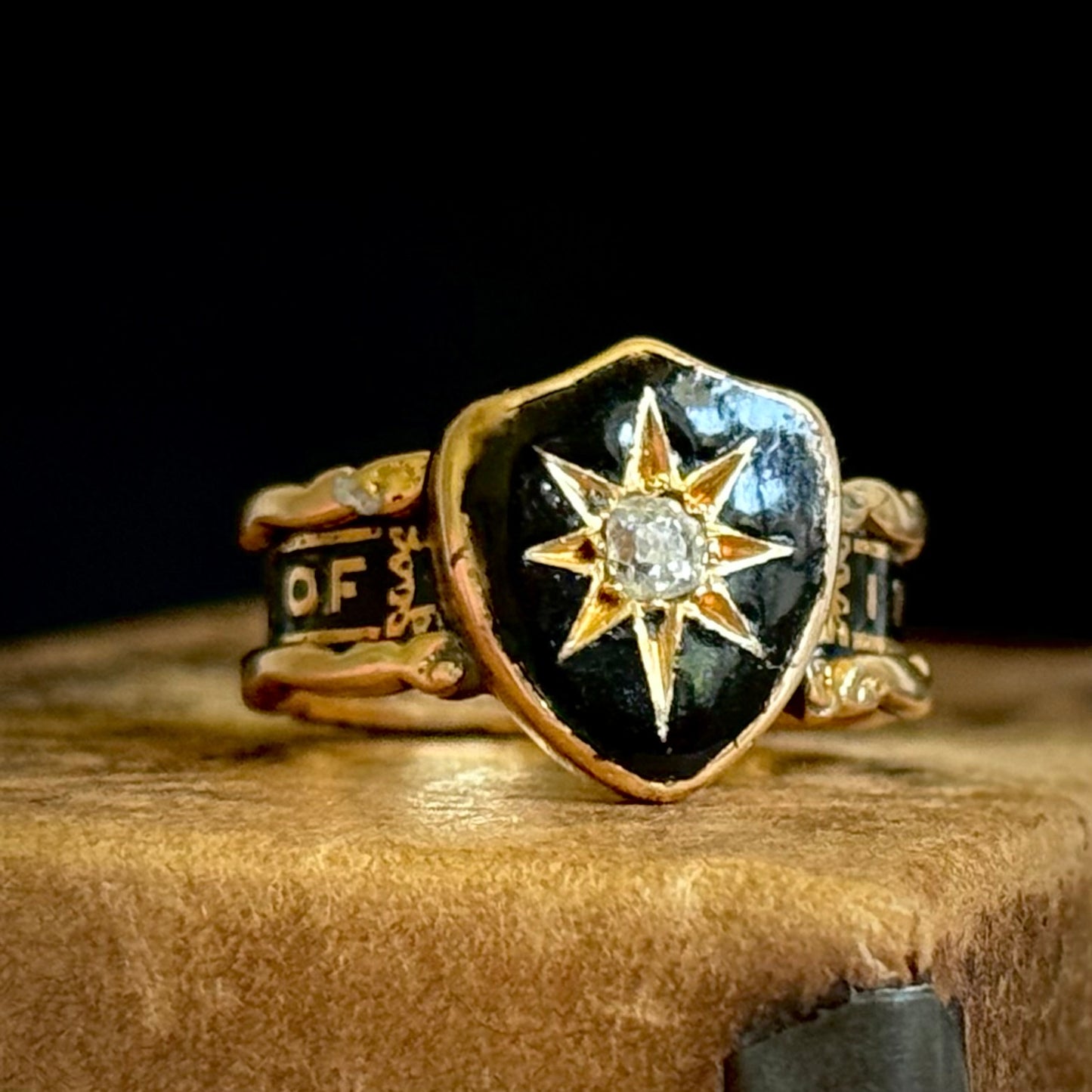 Antique victorian Mourning Ring in 18 Carat Gold