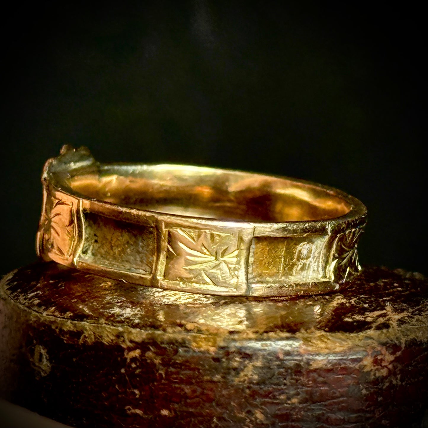 Antique Victorian Scottish Mourning Ring in 9 Carat Gold