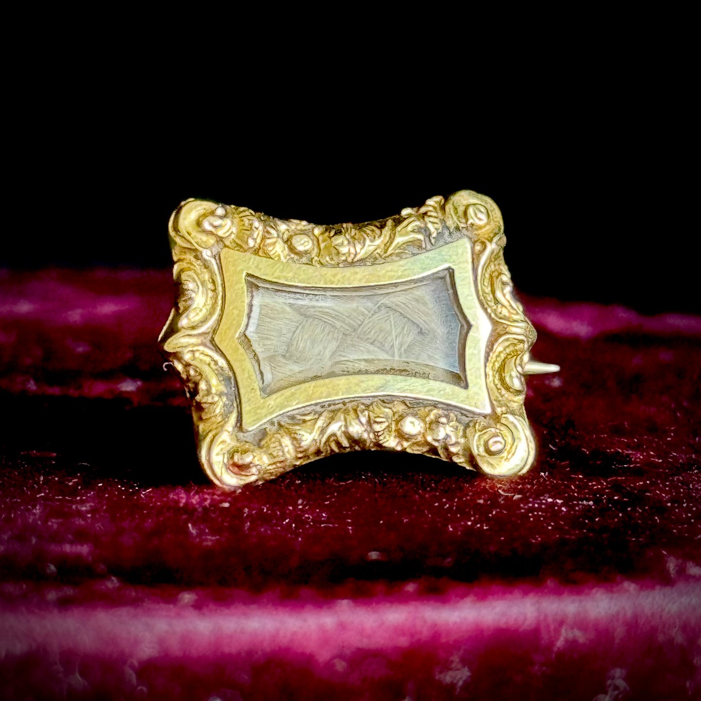 Antique Sentimental Brooch in 18 Carat Gold; Circa 1832