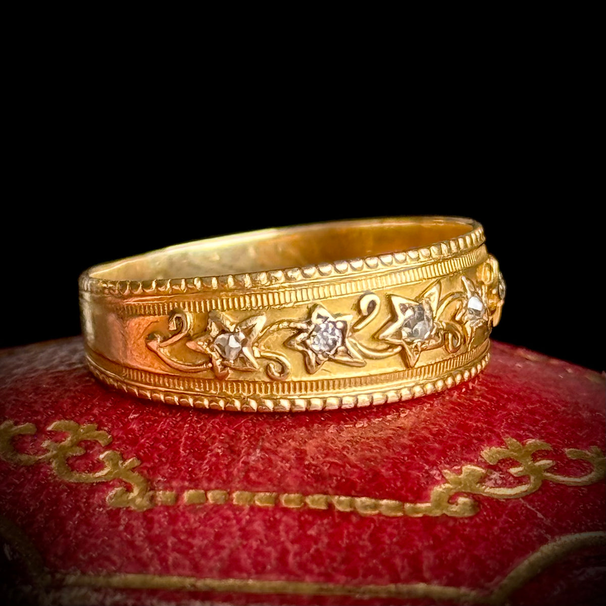 Antique Diamond Ivy Ring in 18 Carat Gold; Circa 1894
