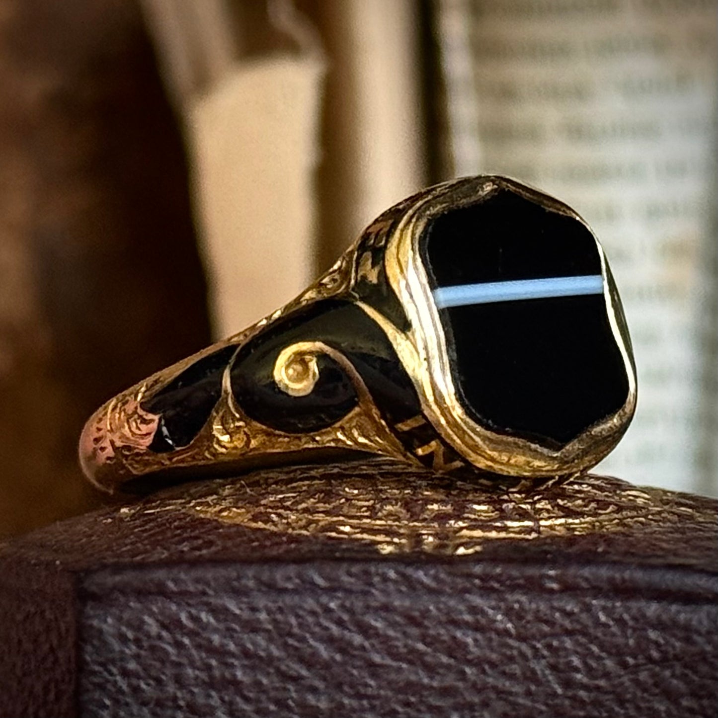 Victorian Agate Mourning Signet Ring in 18 Carat Gold