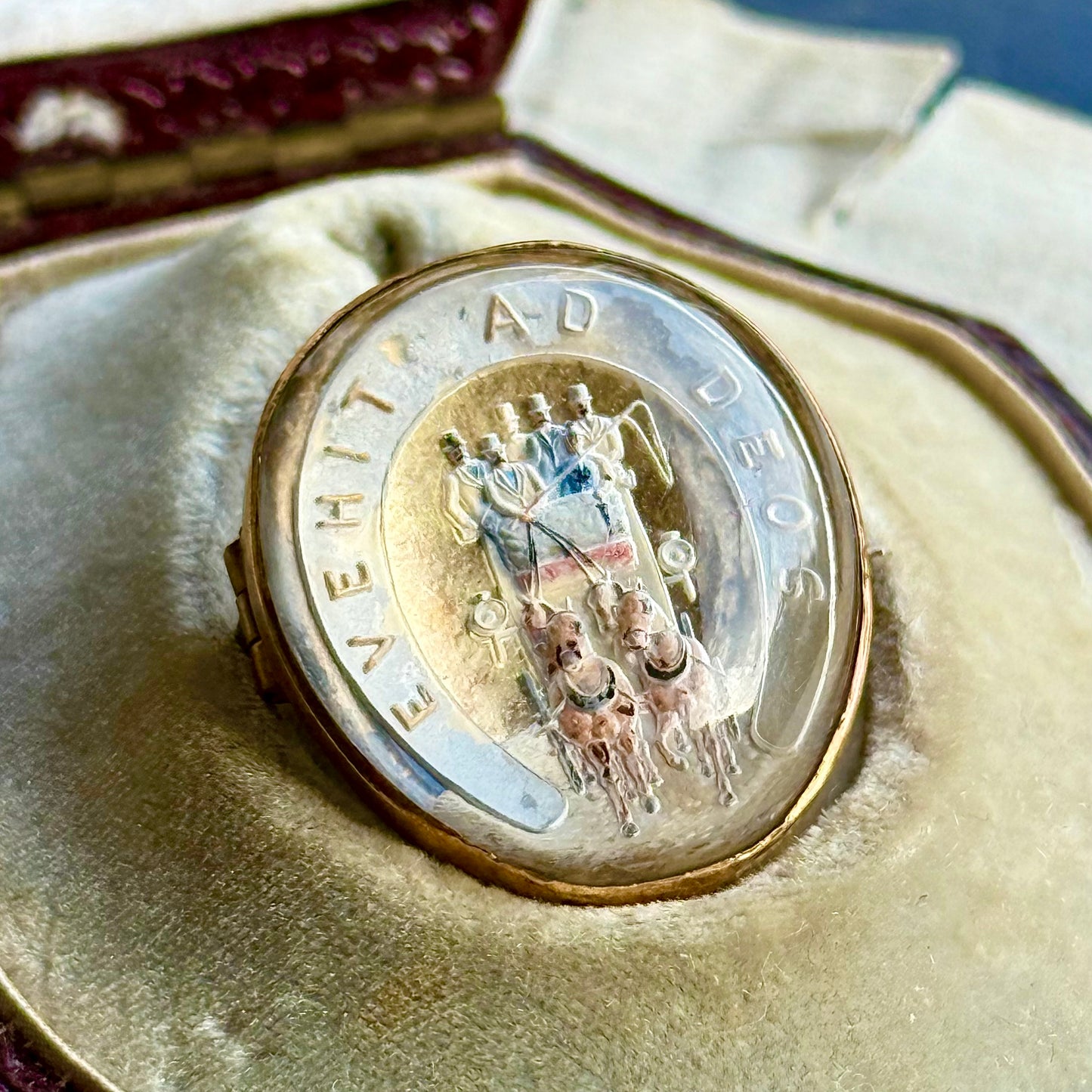 Victorian Lucky Essex Crystal Brooch in 9 Carat Gold; Circa 1860