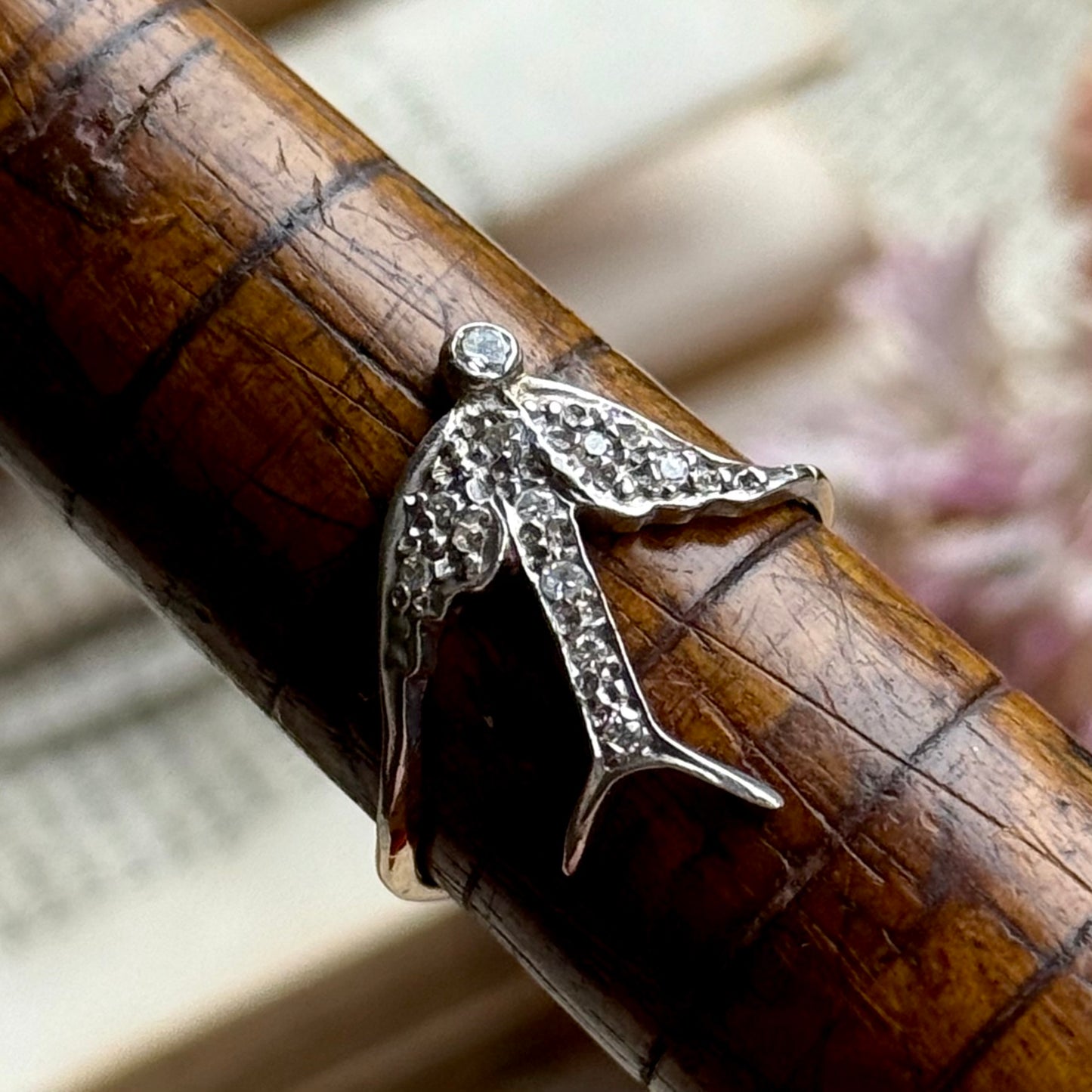 Art Deco Diamond Swallow Ring in 14 Carat Gold; 1920