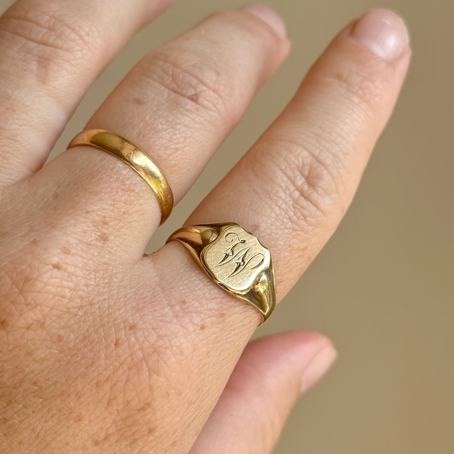 Antique Monogram 'W' Signet Ring in 18 Carat Gold