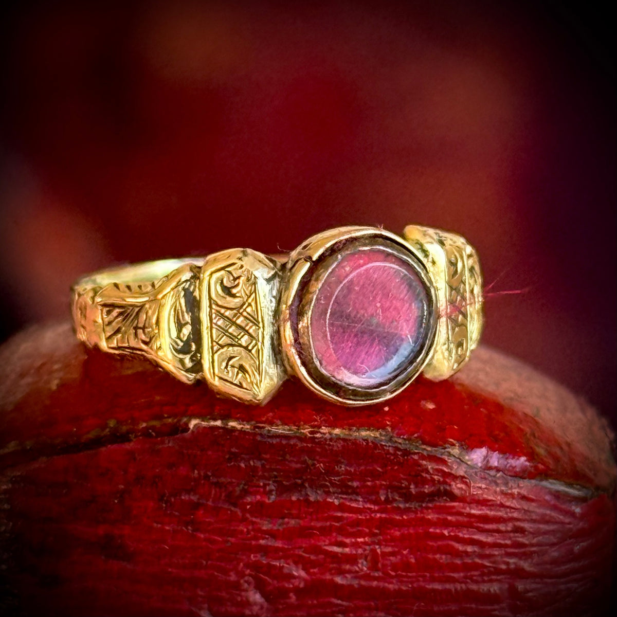 Georgian Locket Ring in 15 Carat gold; Circa 1800