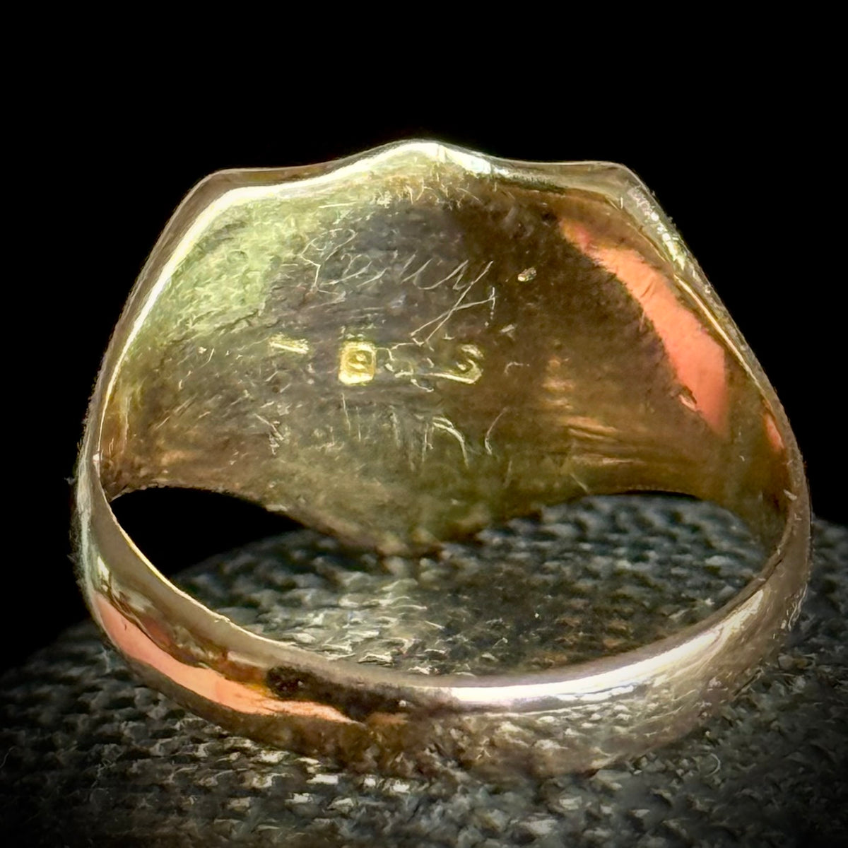 Antique Monogram Signet Ring 9 Carat gold; Circa 1900