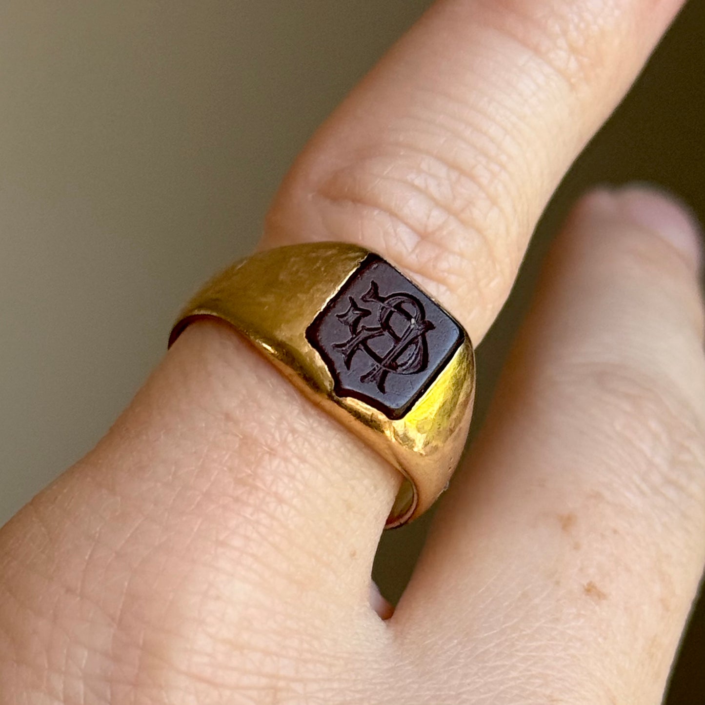 Antique Victorian Intaglio Signet Ring in 18 Carat Gold
