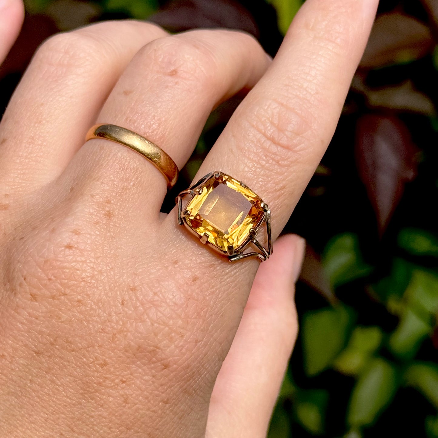 Early Victorian Citrine Ring in 9 Carat Gold; Circa 1840