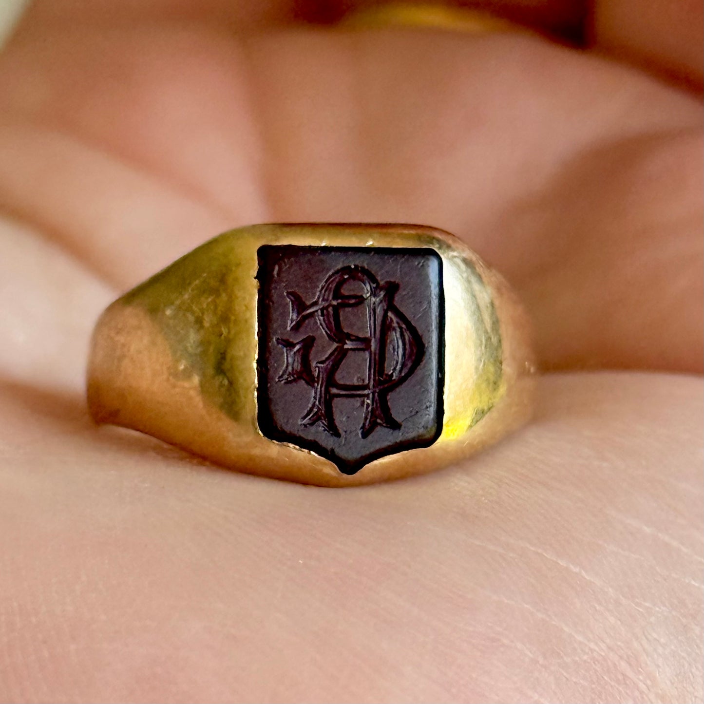 Antique Victorian Intaglio Signet Ring in 18 Carat Gold