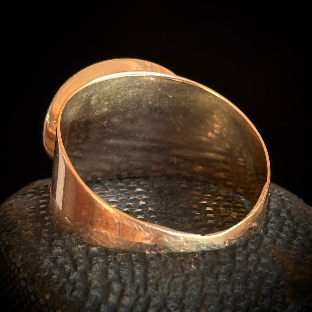 Georgian Locket Ring in 9 Carat gold; Circa 1820