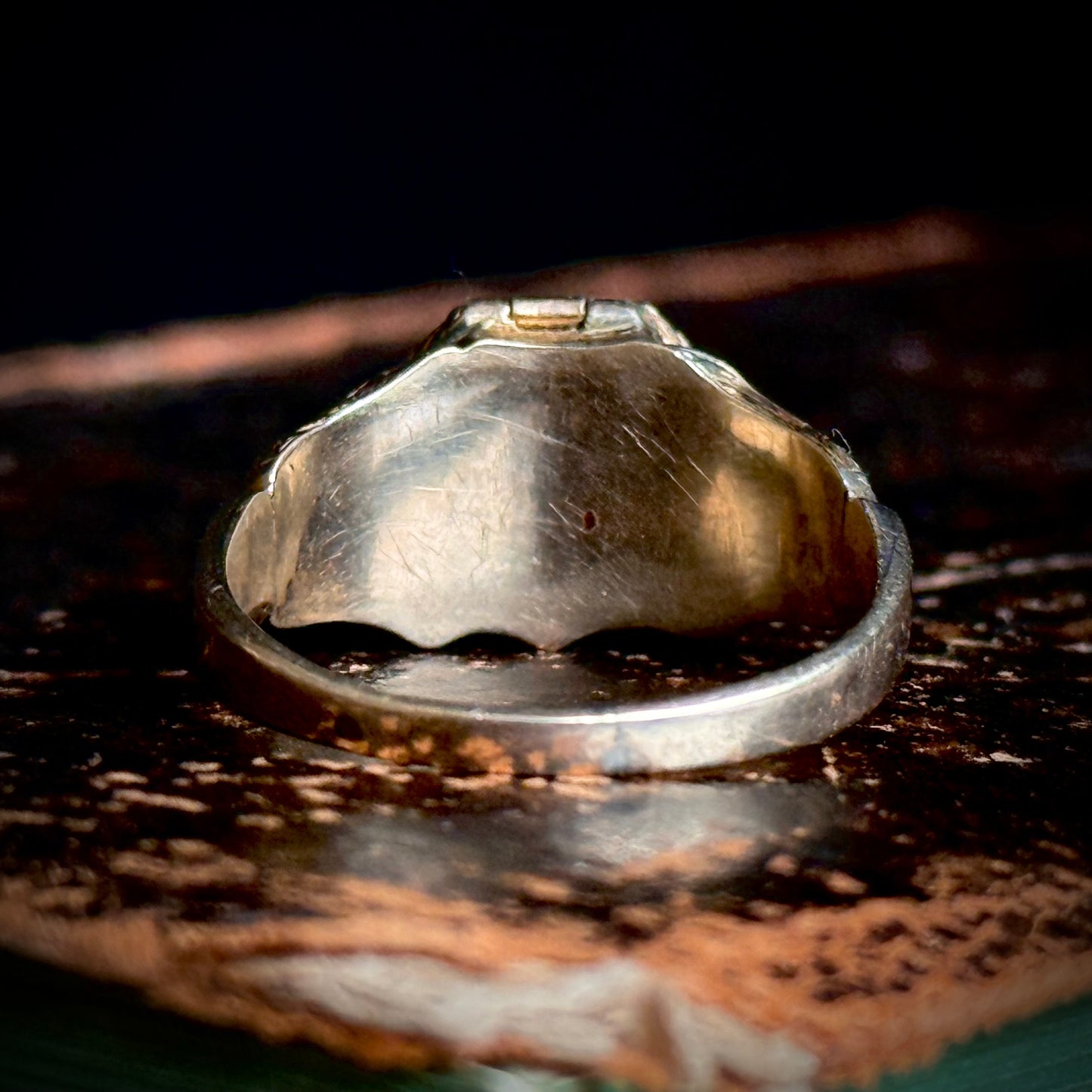 Antique Victorian Hinged Locket Signet Ring in 9 Carat Gold