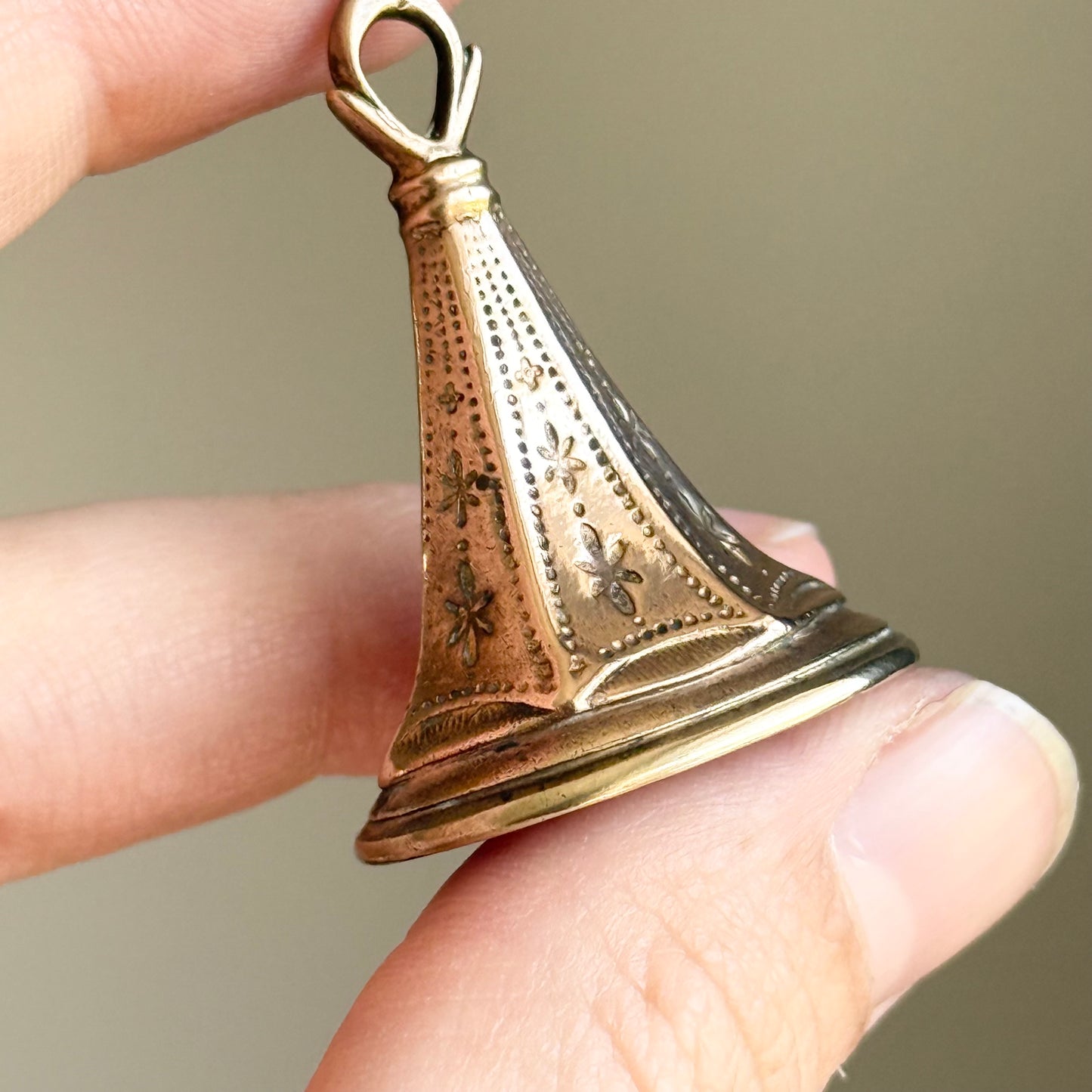Antique Victorian 'R' Intaglio Fob Pendant