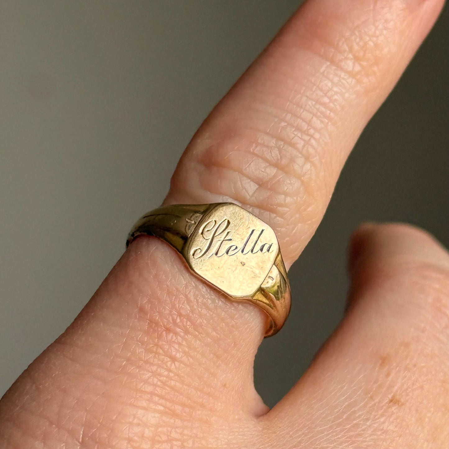 Antique 'Stella' Signet Ring in 9 Carat Gold; Circa 1920