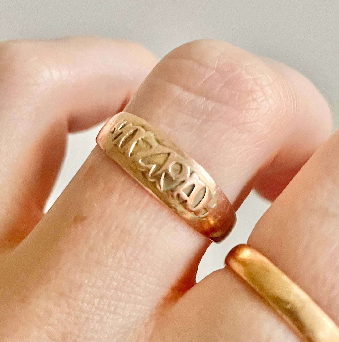 Antique Mizpah Ring in 9 Carat Gold; Circa 1929