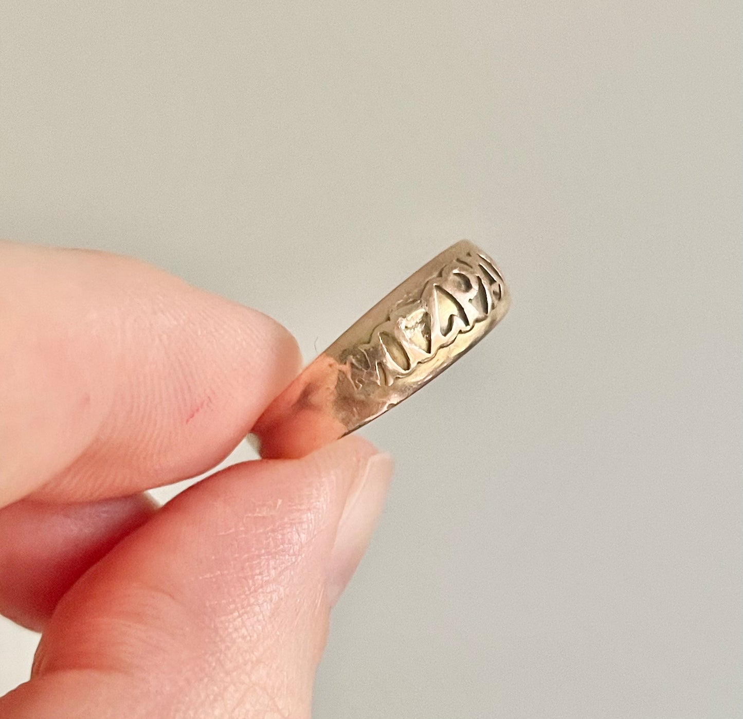 Antique Mizpah Ring in 9 Carat Gold; Circa 1929
