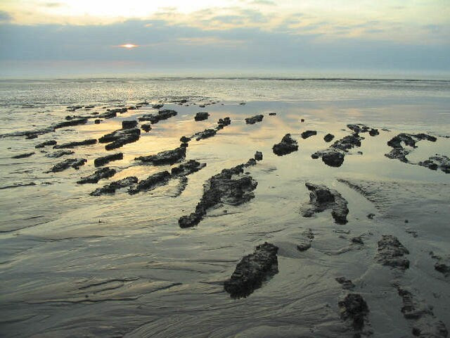 Georgian Mourning Enamel Band in 18 Carat Gold; Circa 1816