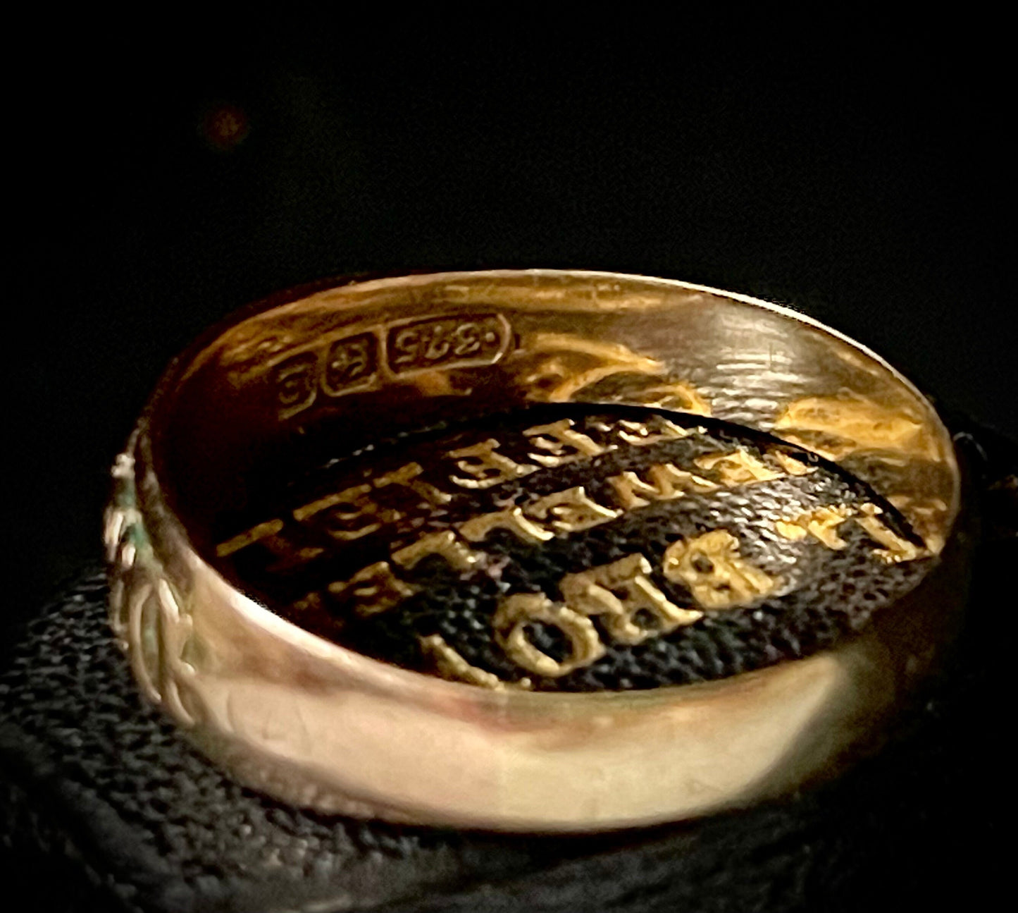 Antique Mizpah Ring in 9 Carat Gold; Circa 1929