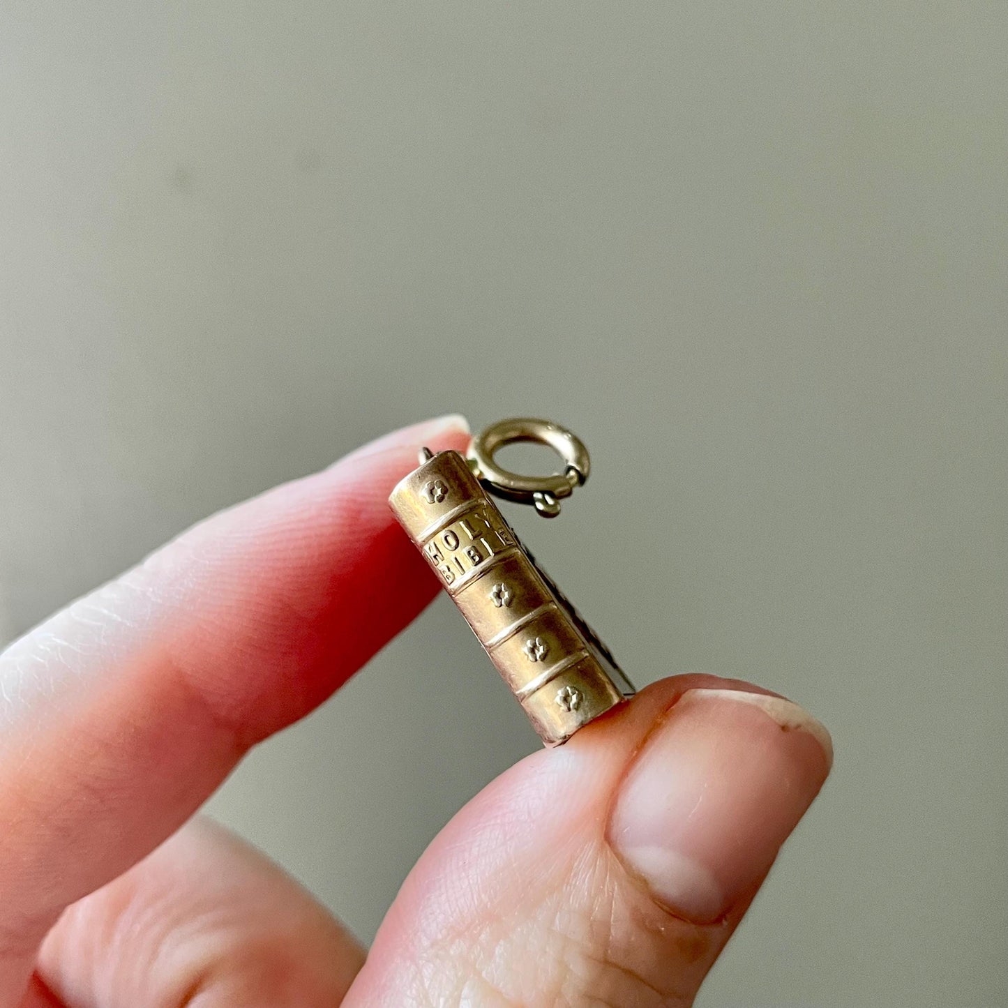 Victorian Mizpah Book Pendant in 9 Carat Gold; Circa 1890