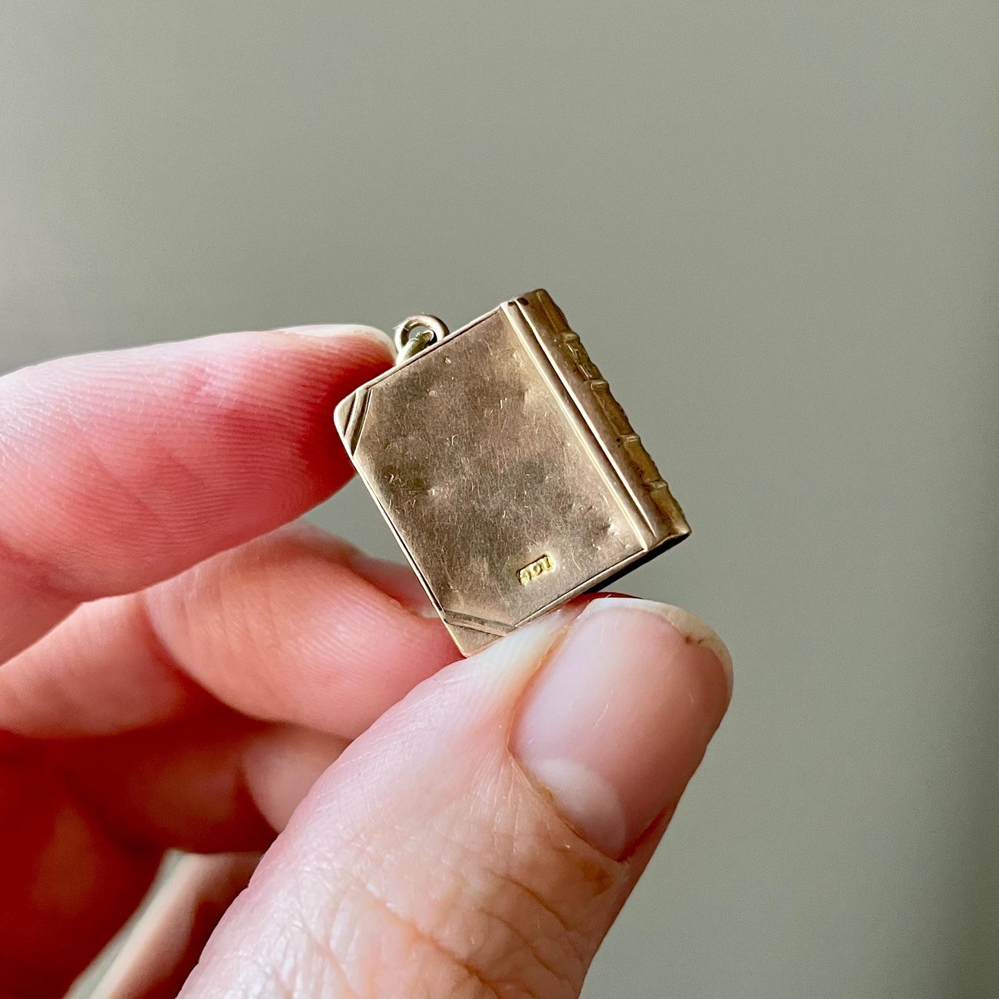 Victorian Mizpah Book Pendant in 9 Carat Gold; Circa 1890